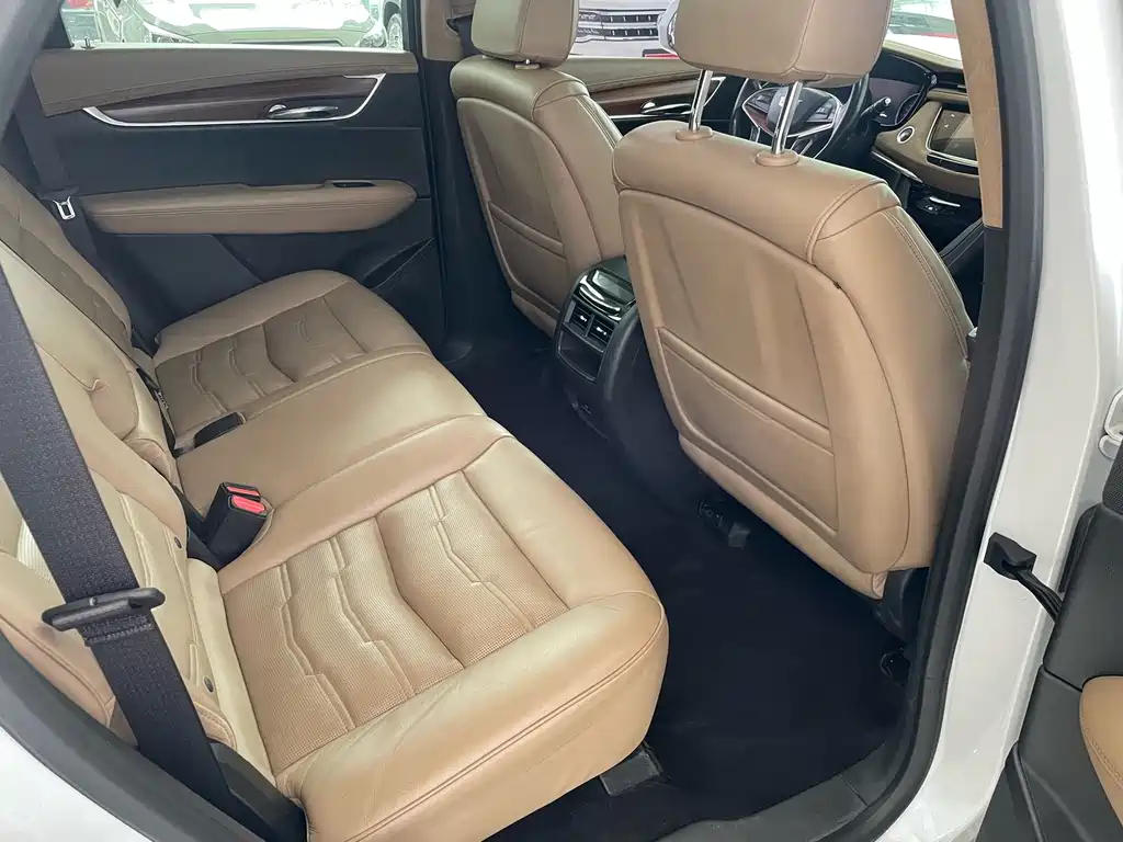 Cadillac XT5 2017 — фото 15