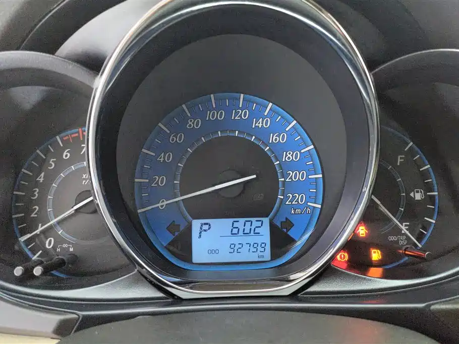 Toyota Yaris L 2015 — фото 14