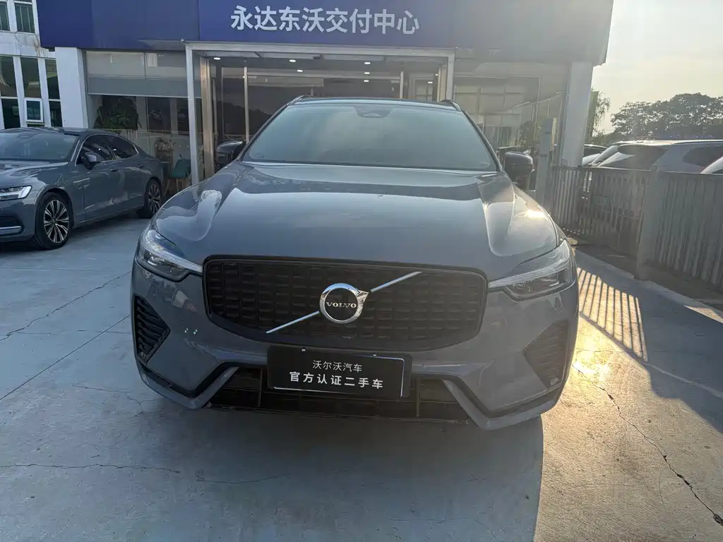 Volvo XC60 2022 — фото 2