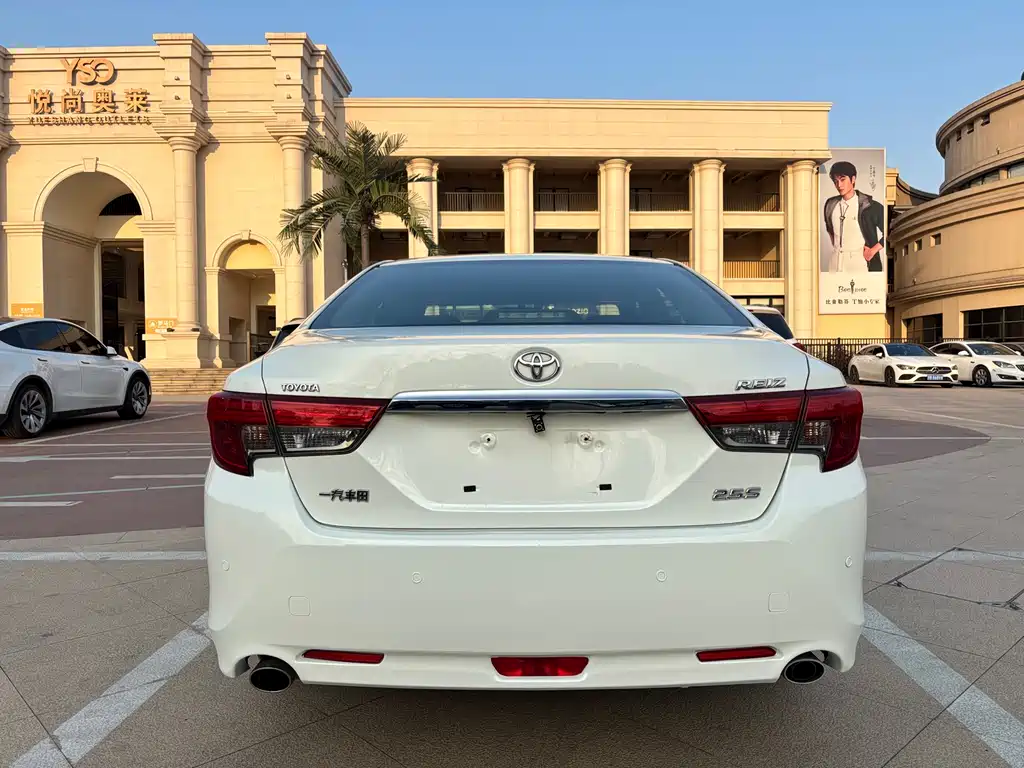 Toyota Reiz 2015 — фото 10