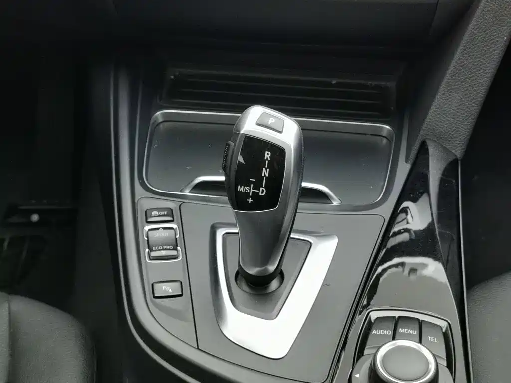 BMW 3 Series 2016 — фото 13