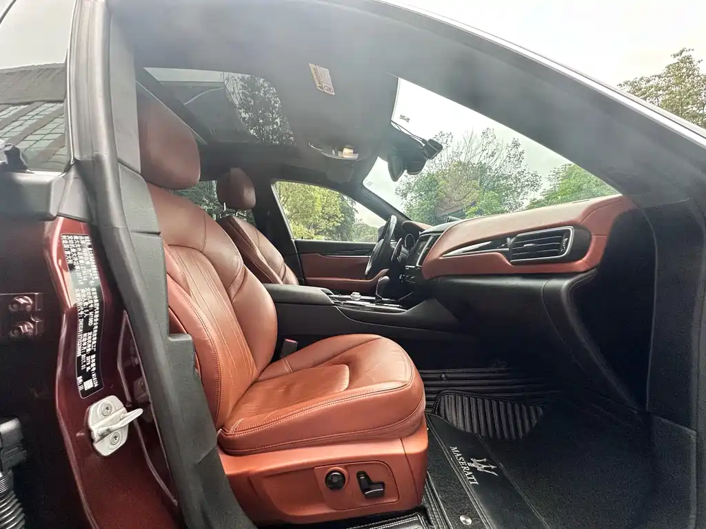 Maserati Levante 2018 — фото 11