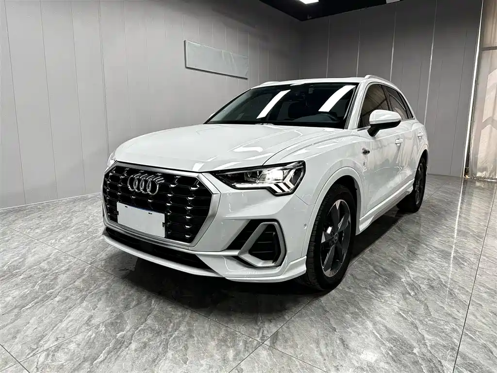 Audi Q3 2022 — фото 1