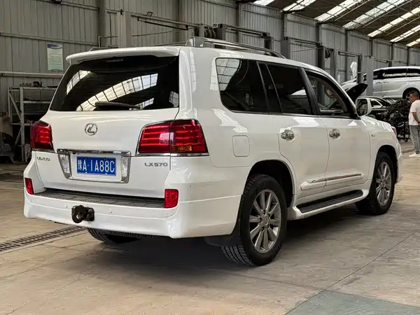 Lexus LX 2011