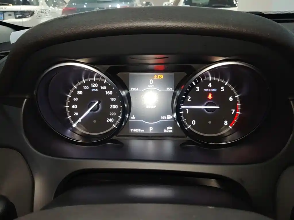 Land Rover Discovery Sport 2017 — фото 12