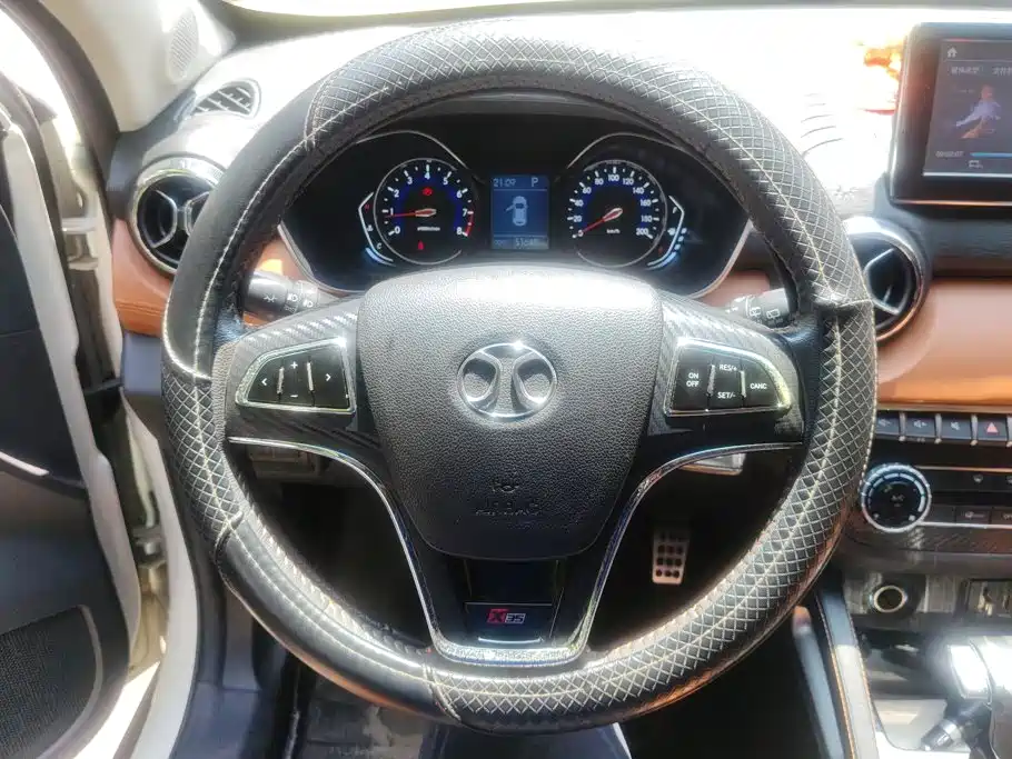 BAIC Shenbao X35 2016 — фото 15