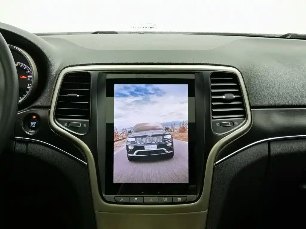Jeep Grand Cherokee 2014 — фото 12