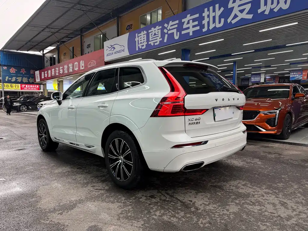 Volvo XC60 2018 — фото 20