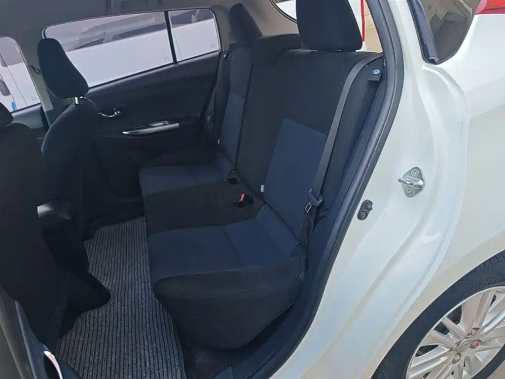 Toyota Yaris L 2015 — фото 17