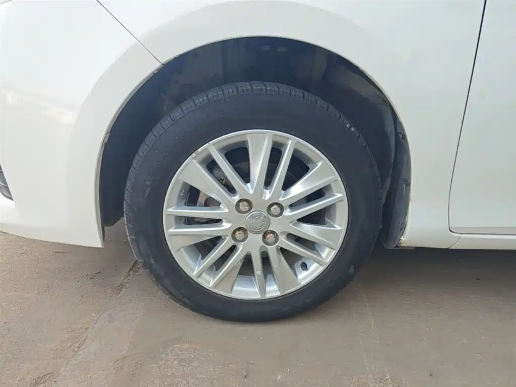 Toyota Yaris L 2015 — фото 23