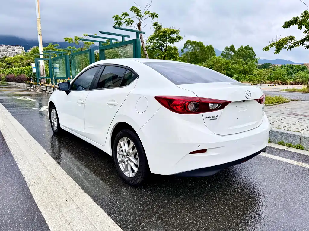 Mazda 3 Axela 2016 — фото 11