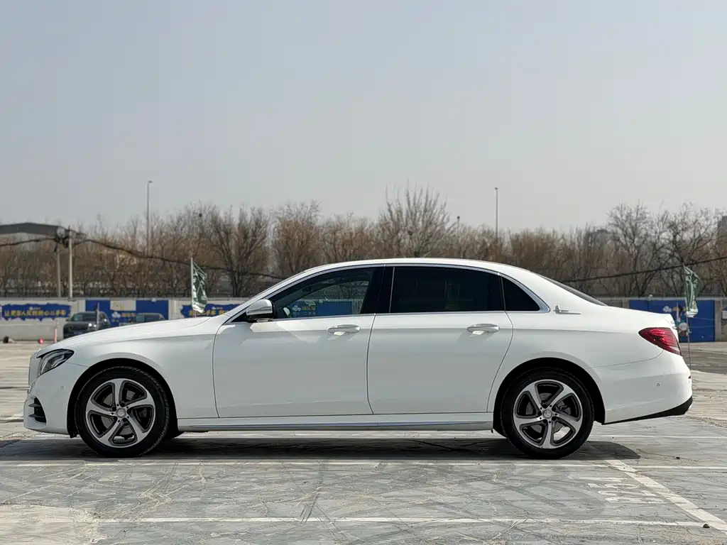Mercedes-Benz E-Class 2017 — фото 30