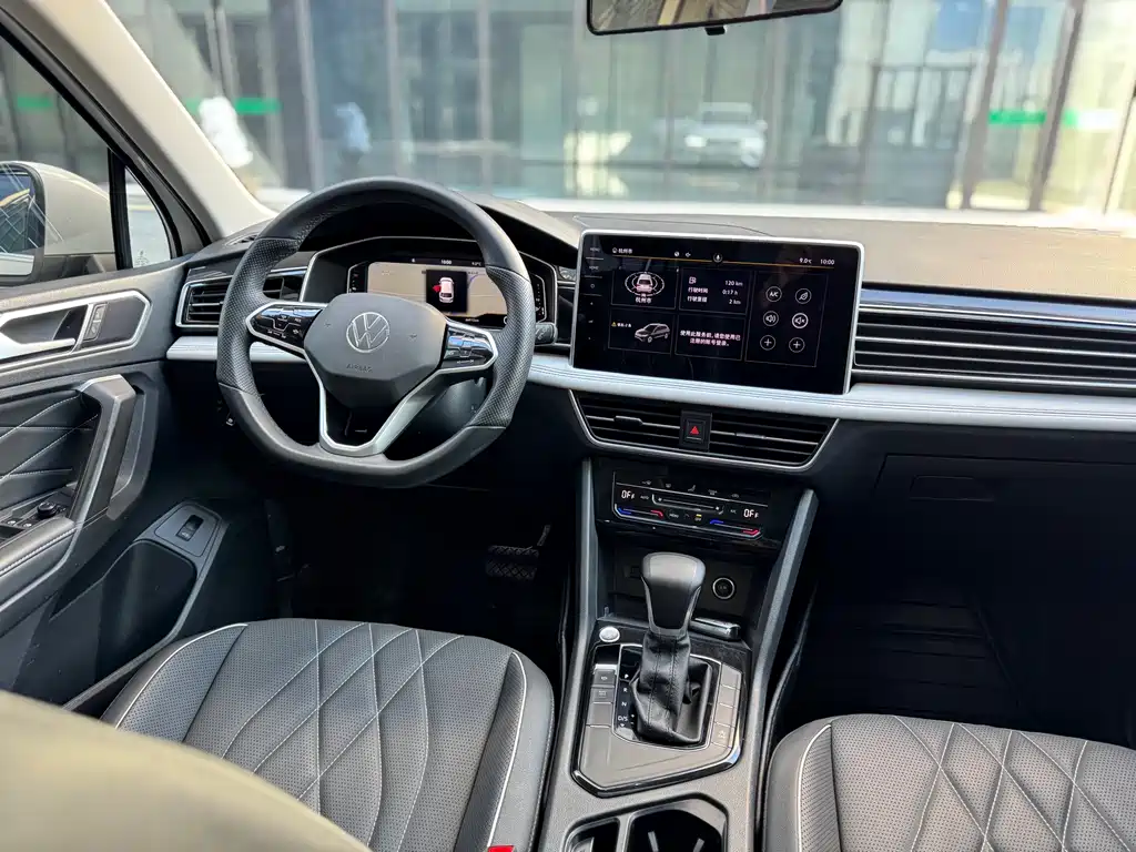 Volkswagen Tiguan L 2023 — фото 13