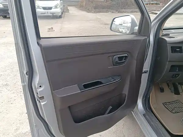 Wuling Rongguang V 2016