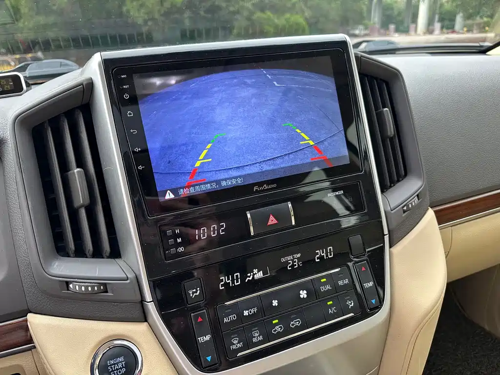 Toyota Land Cruiser 2017 — фото 12
