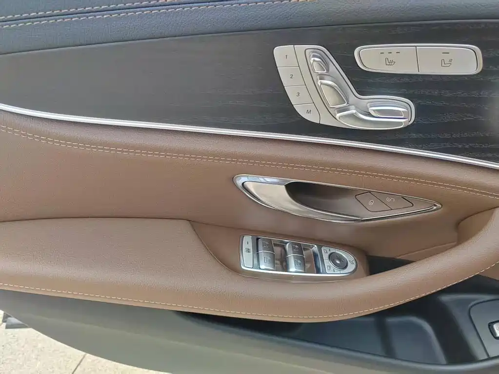 Mercedes-Benz E-Class 2023 — фото 15