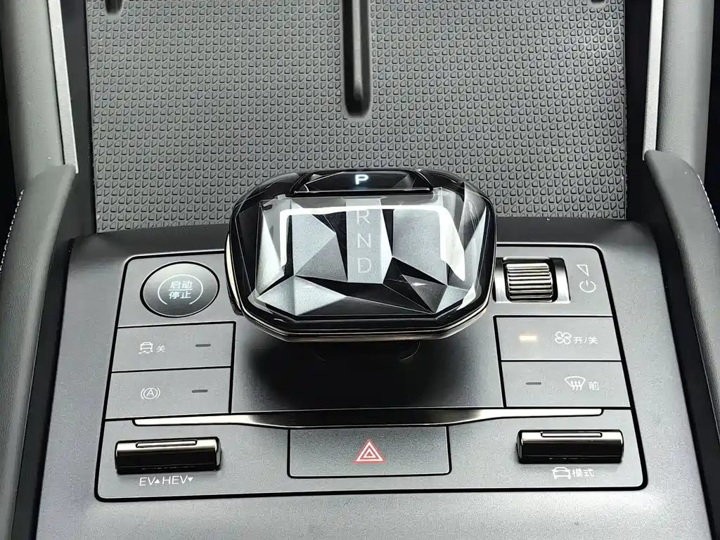 BYD Qin L 2024 — фото 13