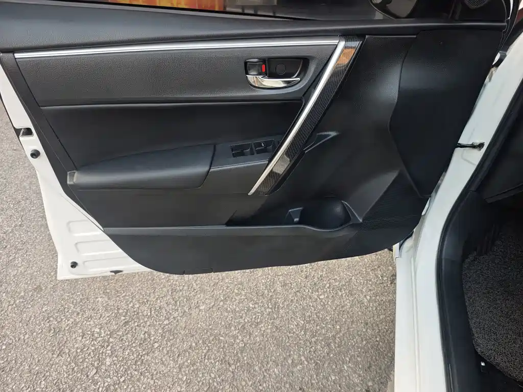 Toyota Corolla 2015 — фото 18