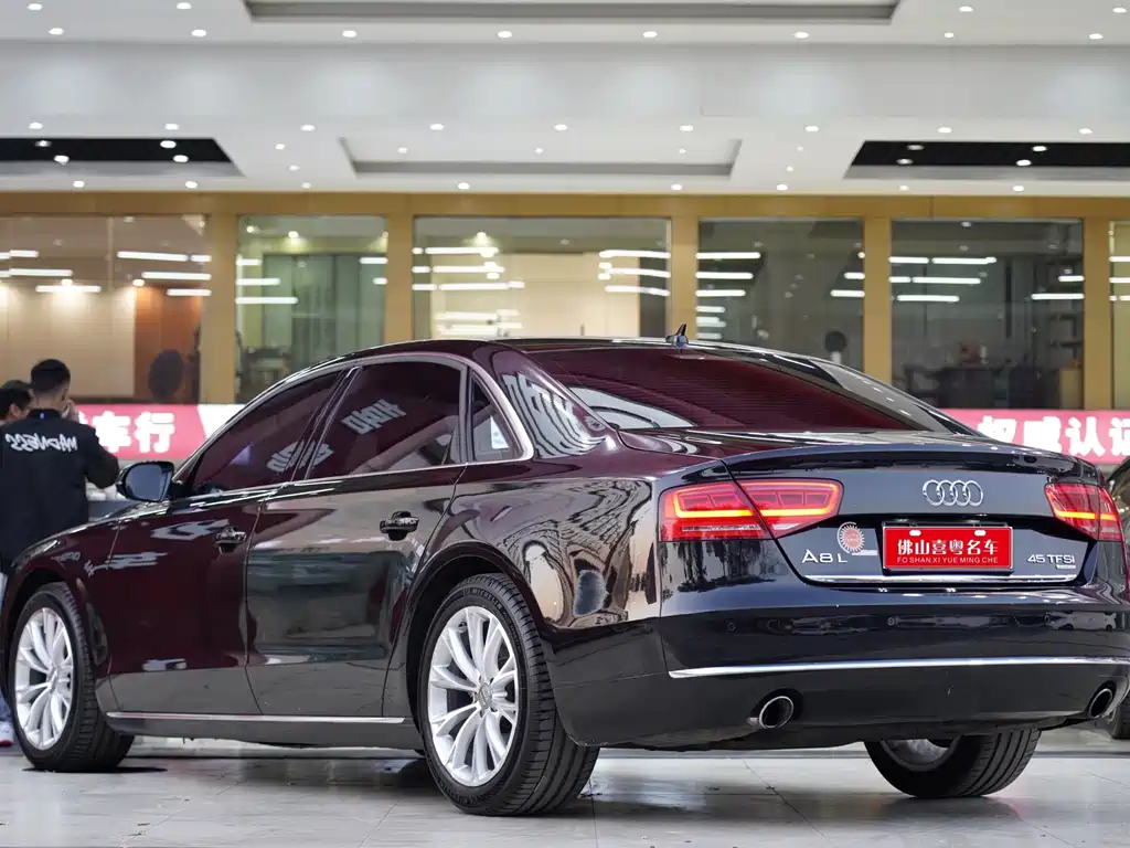 Audi A8 2015 — фото 2