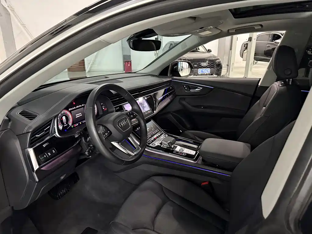 Audi Q8 2023 — фото 11