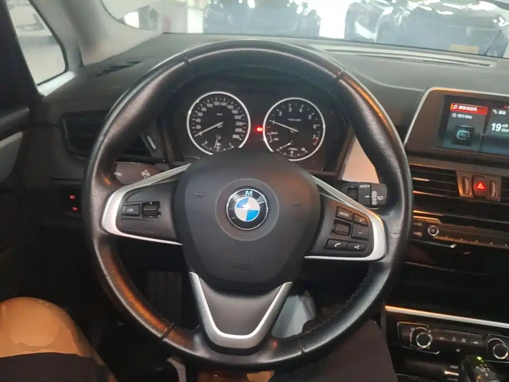BMW 2 Series Active Tourer 2018 — фото 11