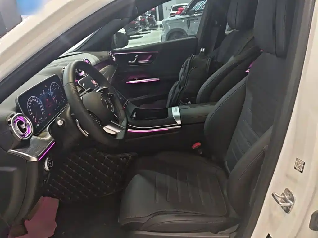Mercedes-Benz C-Class 2025 — фото 15