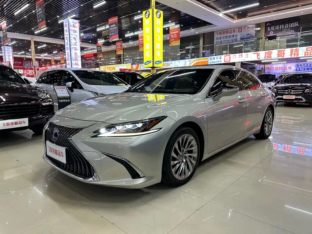 Lexus ES 2020 — фото 1