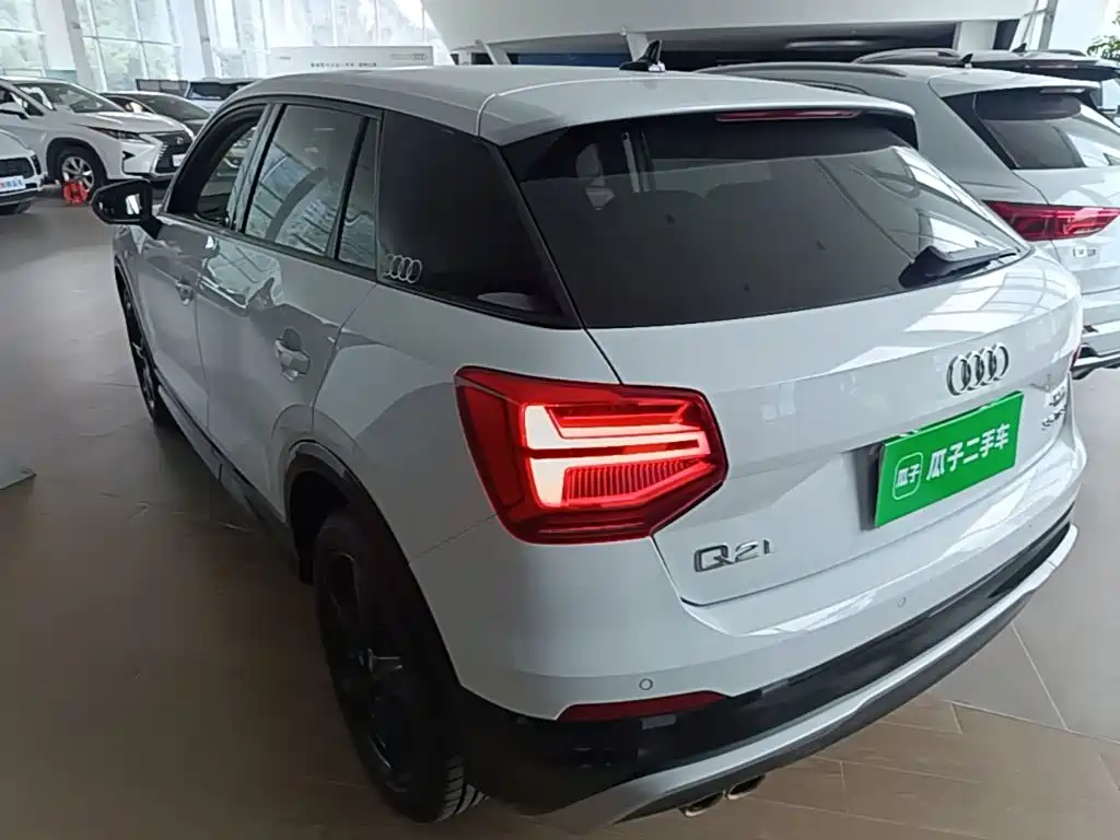 Audi Q2L 2019
