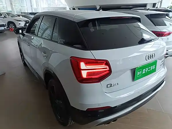 Audi Q2L 2019