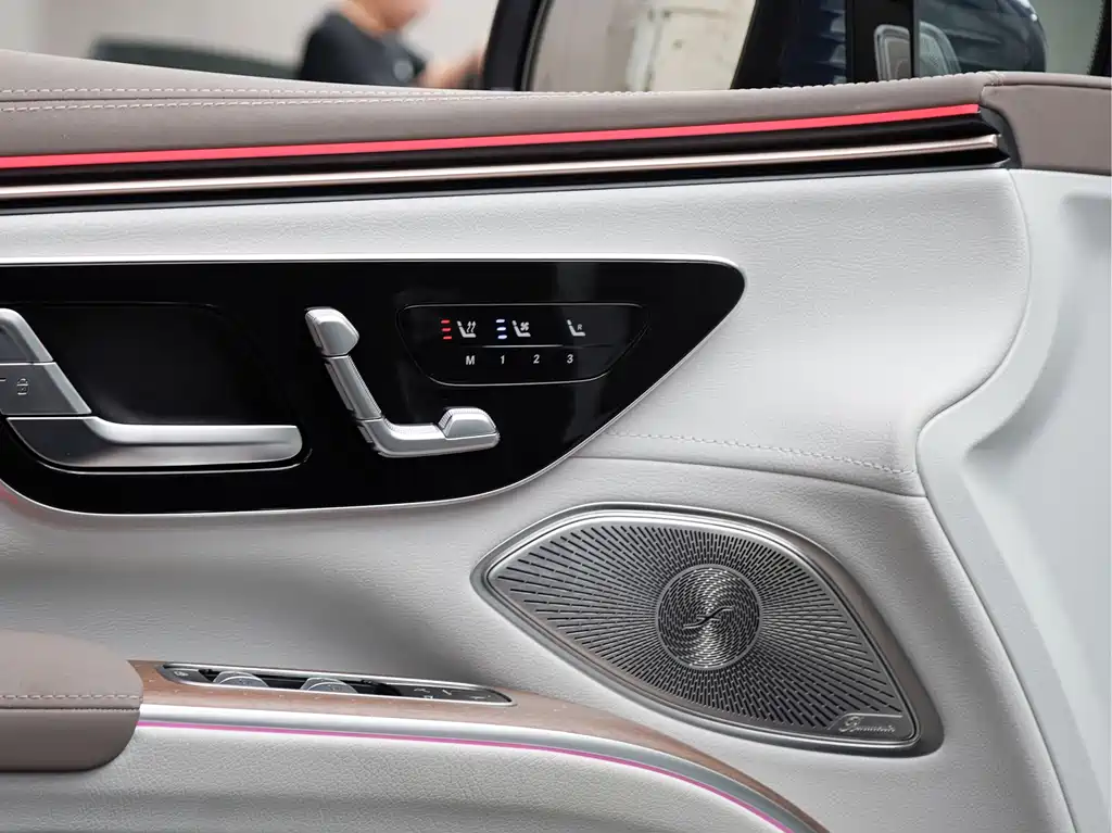 Mercedes-Benz EQS SUV 2023 — фото 12