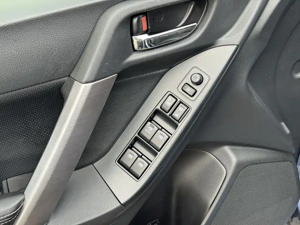 Subaru Forester 2014 — фото 10