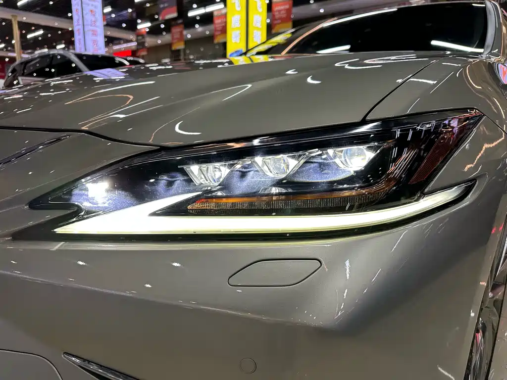 Lexus ES 2020 — фото 20