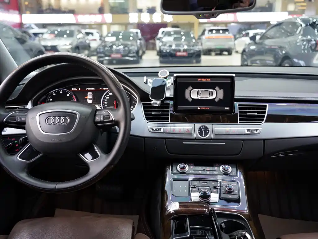 Audi A8 2015 — фото 8