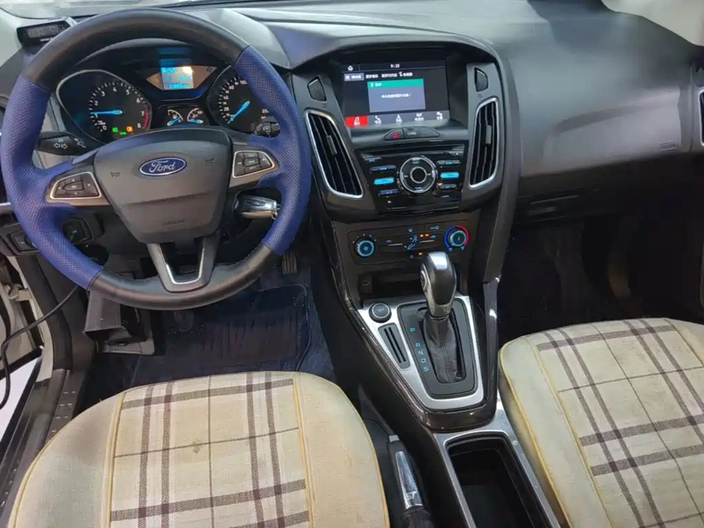 Ford Focus 2019 — фото 10