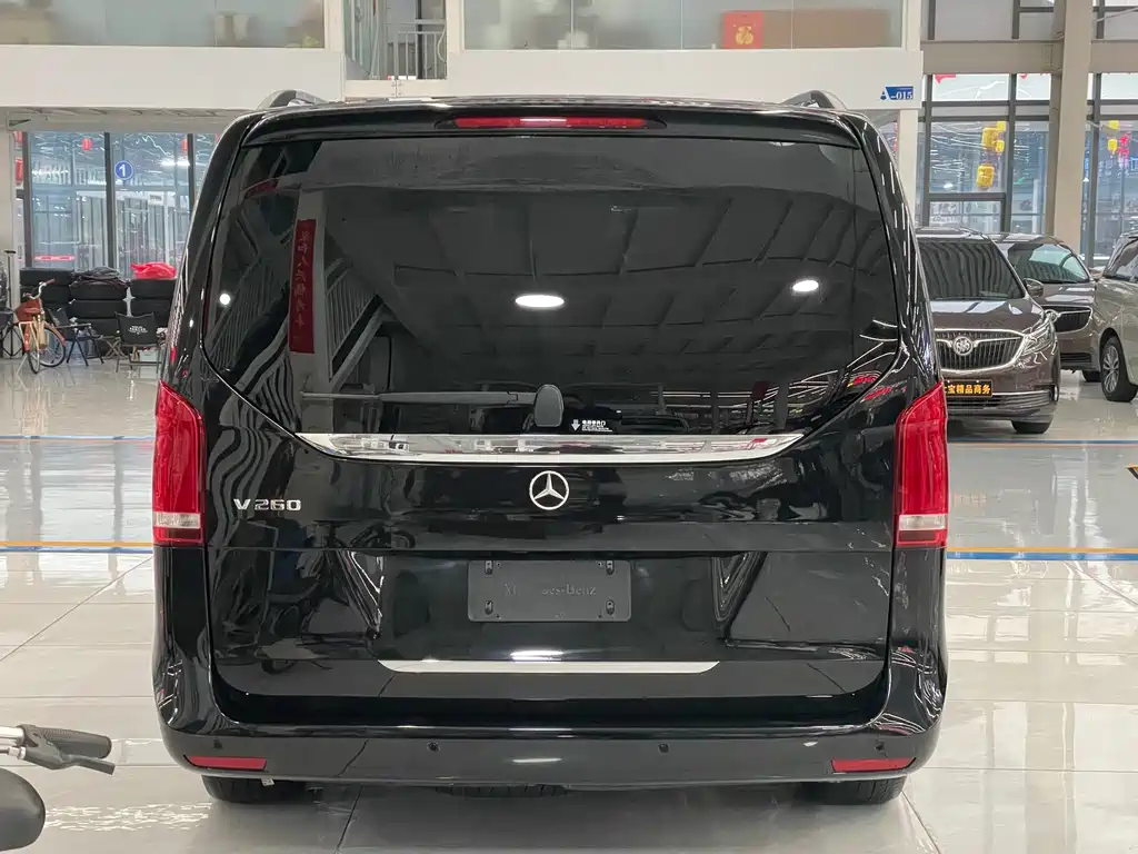 Mercedes-Benz V-Class 2020 — фото 10