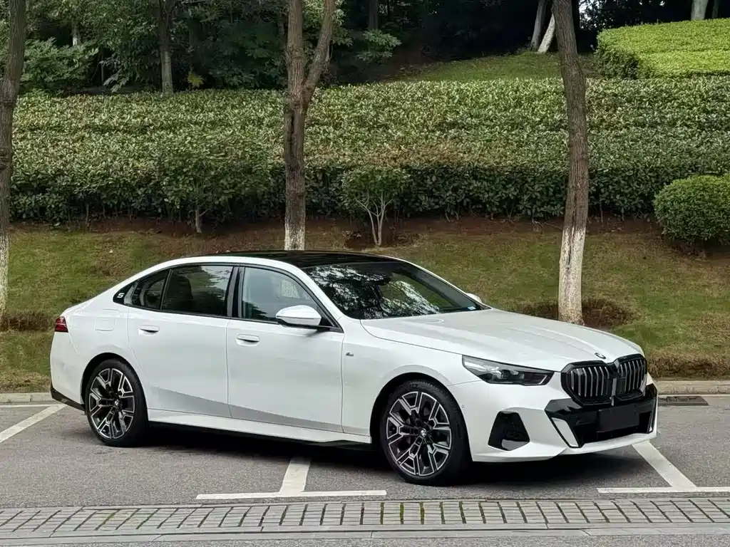 BMW 5 Series 2025