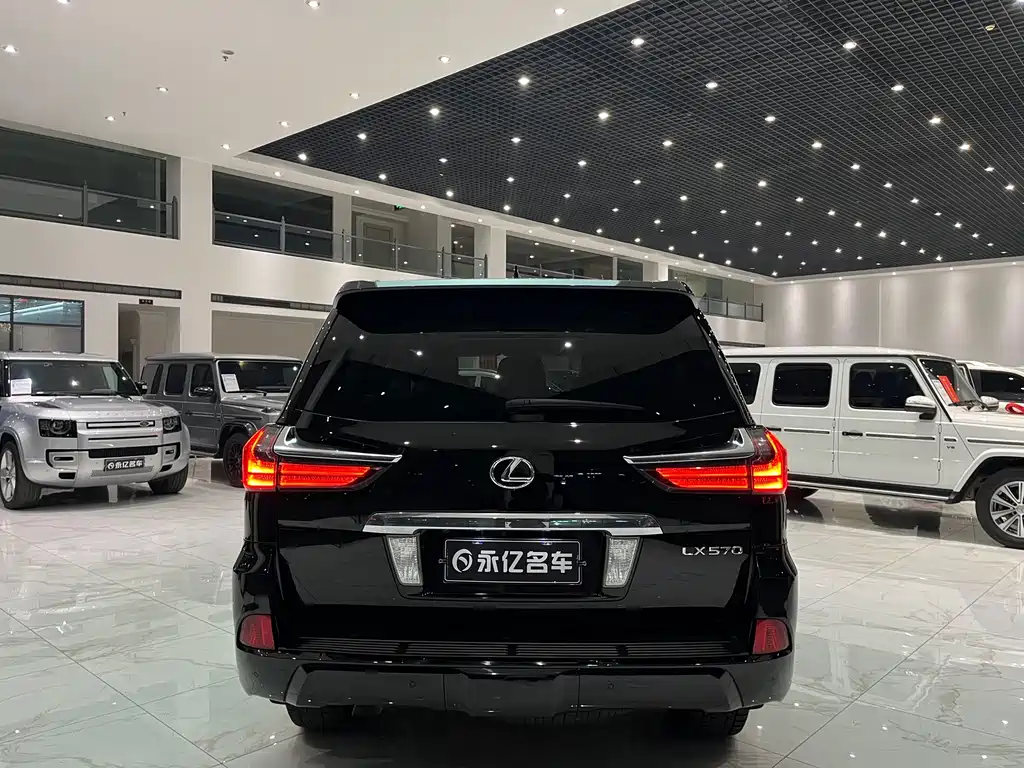 Lexus LX 2017 — фото 16