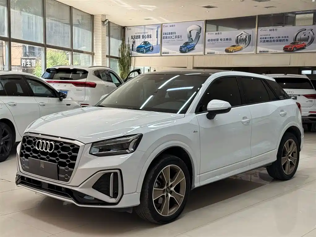 Audi Q2L 2023 — фото 1