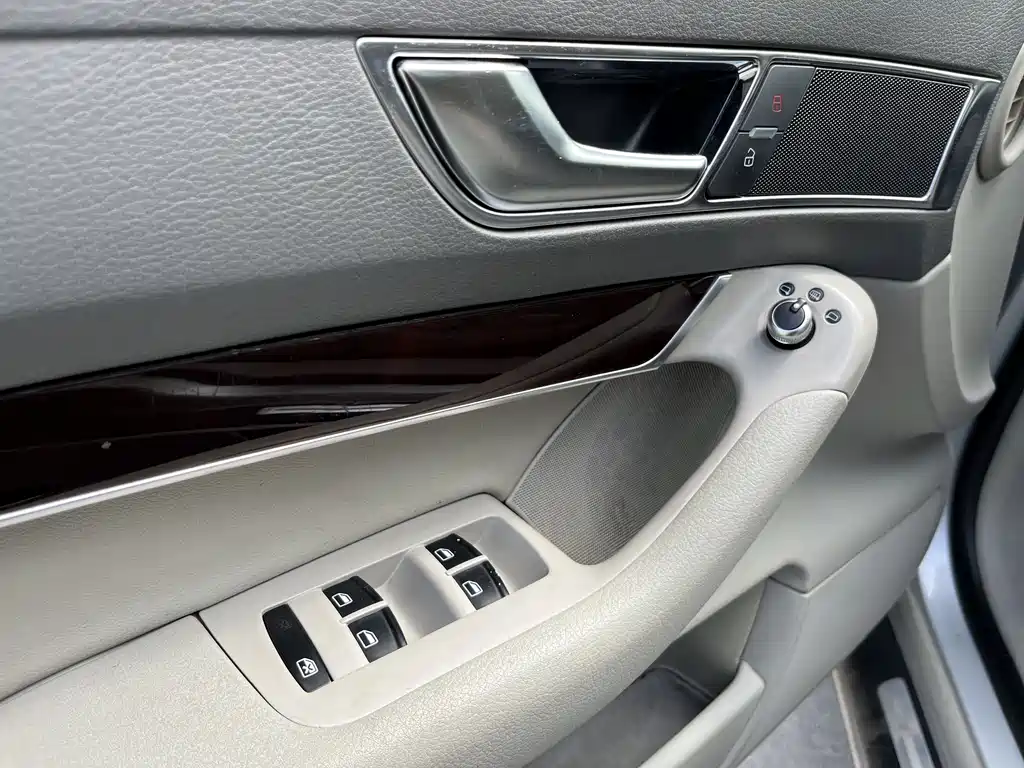 Audi A6L 2010 — фото 16