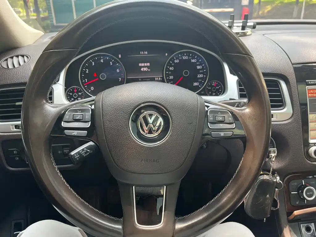 Volkswagen Touareg 2015 — фото 14