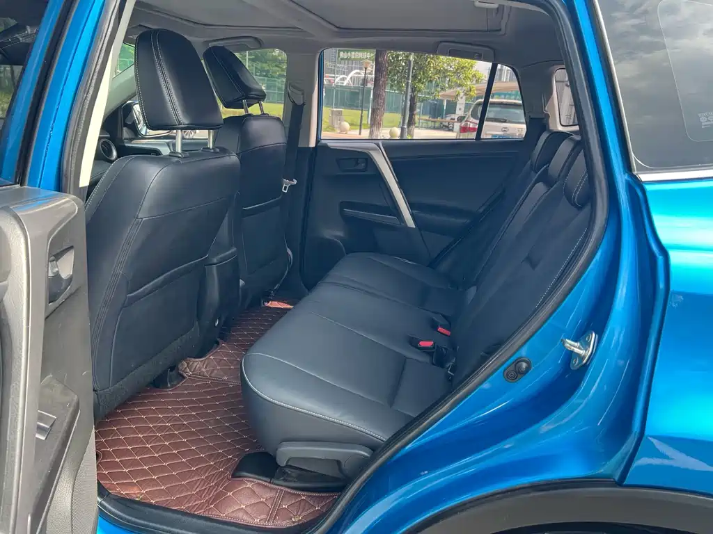 Toyota RAV4 2016 — фото 12