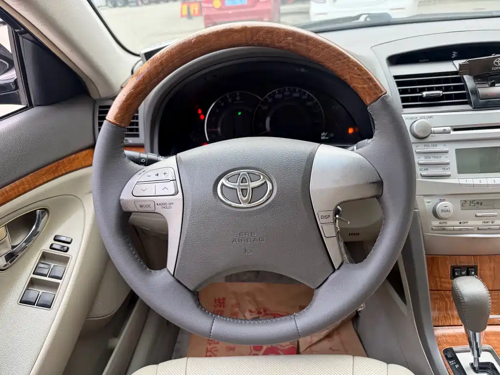 Toyota Camry 2013 — фото 24