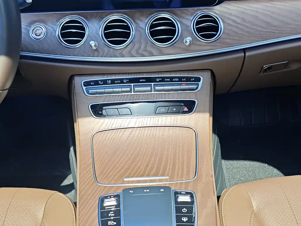 Mercedes-Benz E-Class 2023 — фото 12