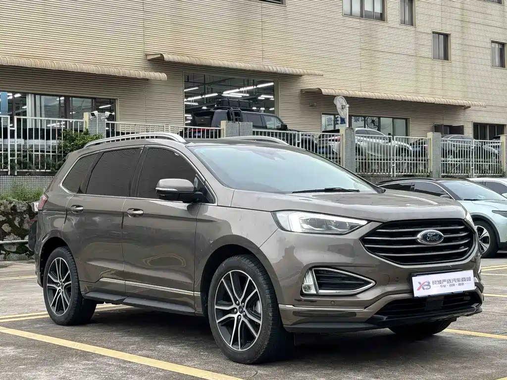 Ford Edge 2020 — фото 17