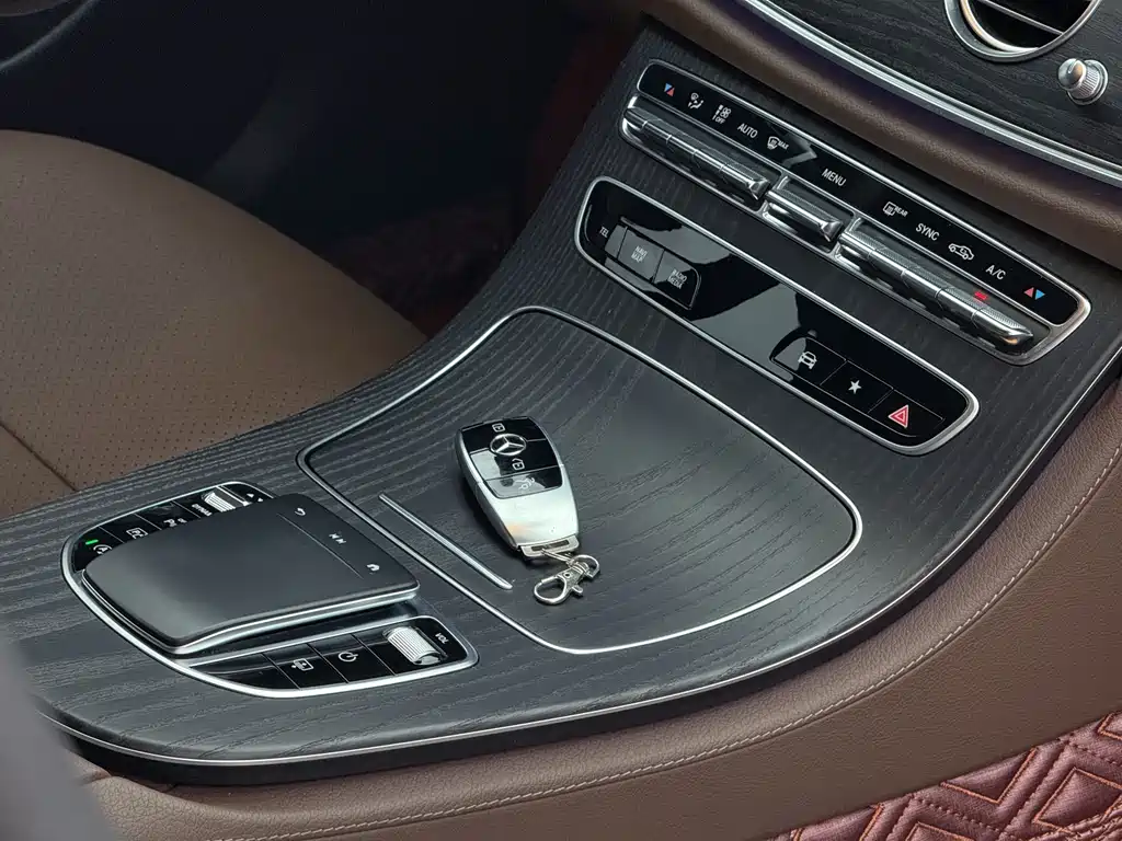 Mercedes-Benz E-Class 2022 — фото 13