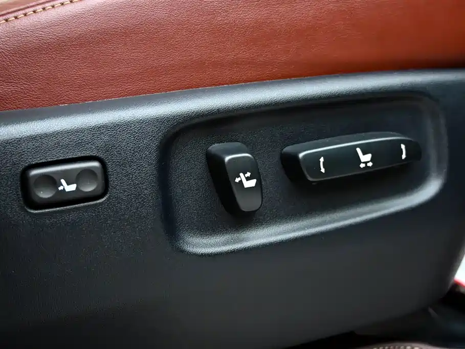 Lexus LX 2018 — фото 29