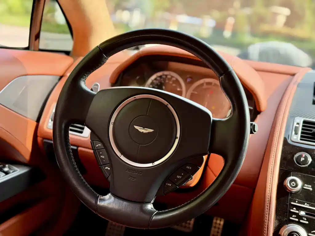 Aston Martin Rapide 2012 — фото 9
