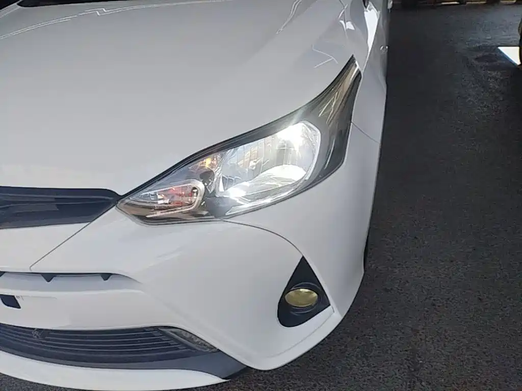 Toyota Yaris L 2018 — фото 24