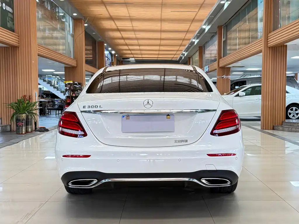 Mercedes-Benz E-Class 2017 — фото 26