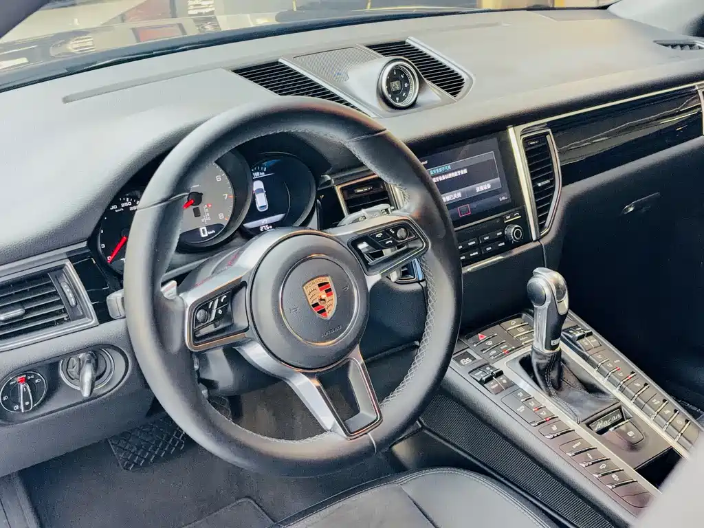 Porsche Macan 2018 — фото 11